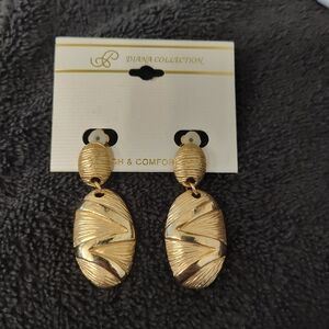 Vintage Diana Collection Clip-On Earrings – New on Card